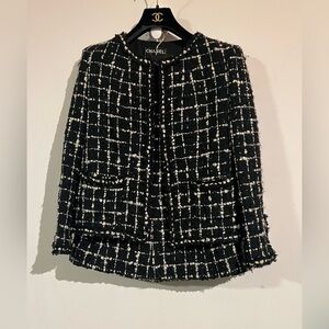 Chanel fantasy black cream tweed 2 piece skirt suit